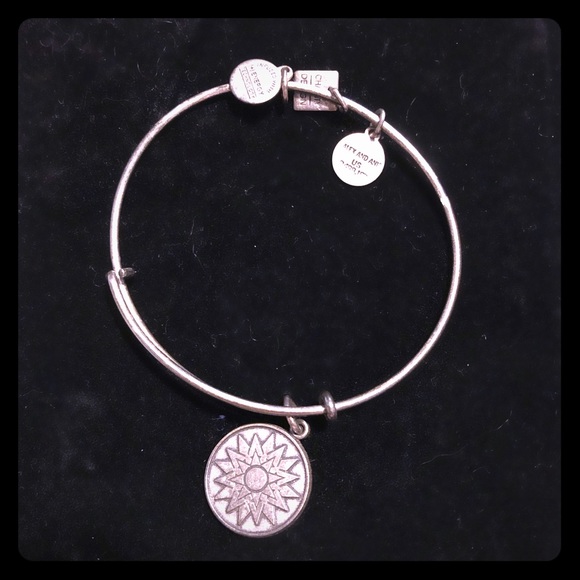 Alex and Ani Jewelry - 🌎Alex & Ani Compass Bracelet Alex and Ani Jewelry - 🌎Alex & Ani Compass Bracelet